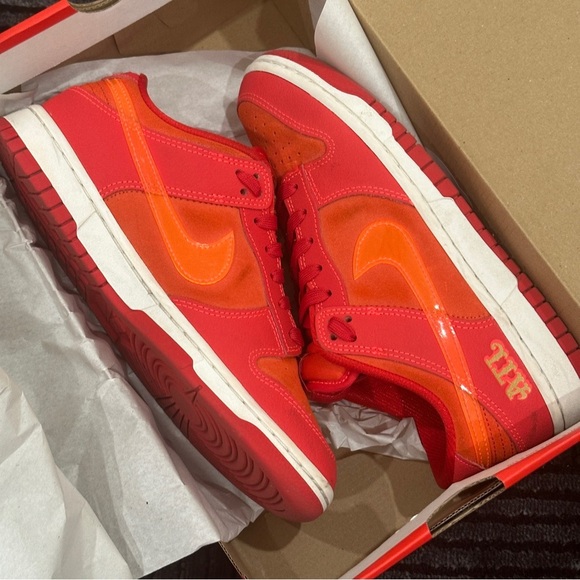 NIKE DUNK LOW ATL UNIVERSITY RED/BRIGHT CRIMSON UNIVERSITE ROUGE/CRAMOISI VIF - Picture 8 of 8